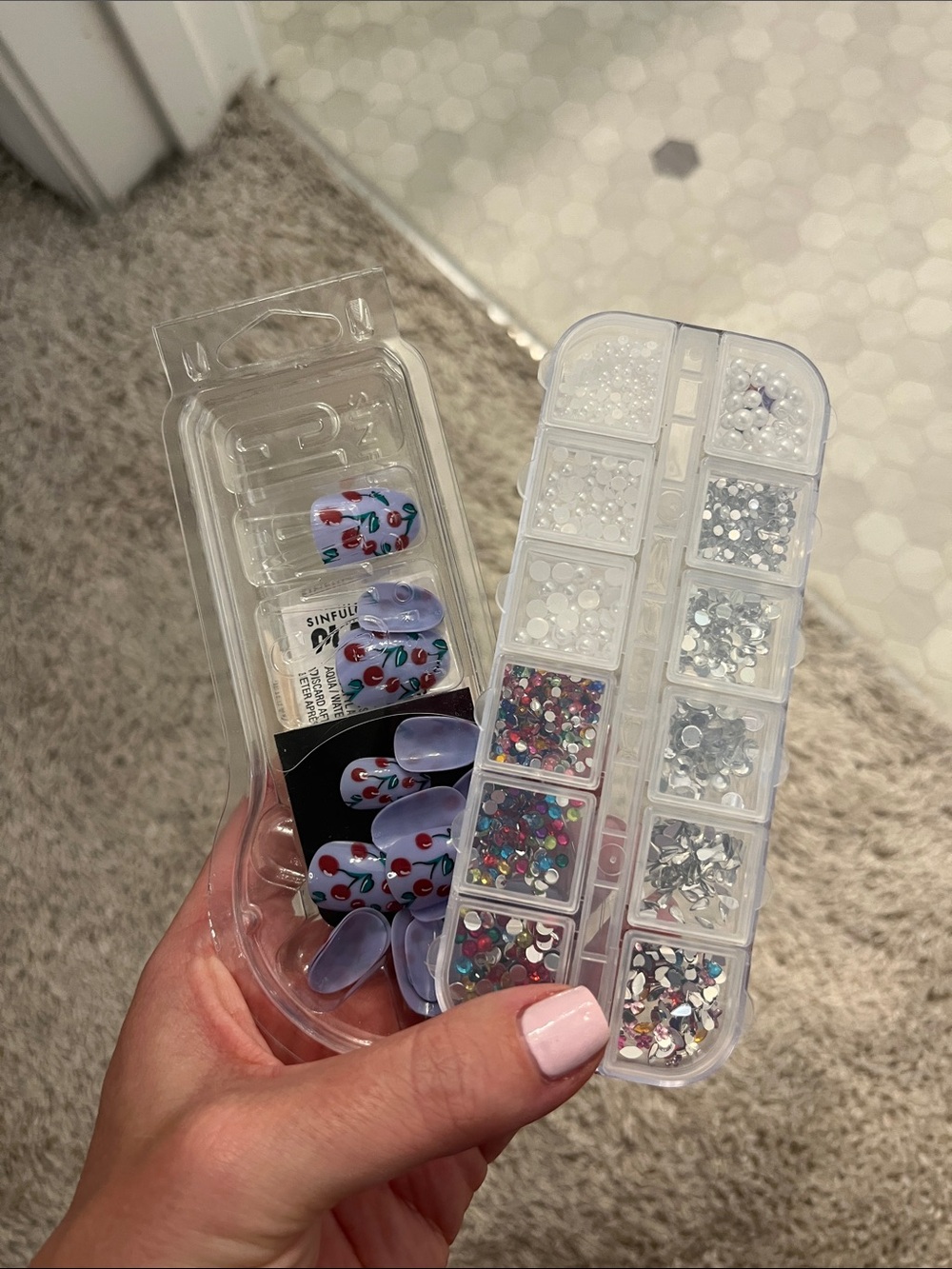 Press-On Cherry Nail Set (32) with Multicolor Rhinestones - Clear Case